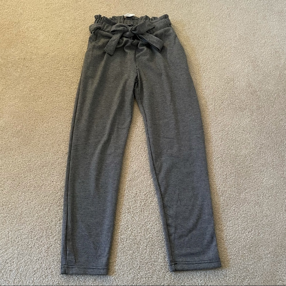 Black and white houndstooth paper bag dress pant, never worn before!